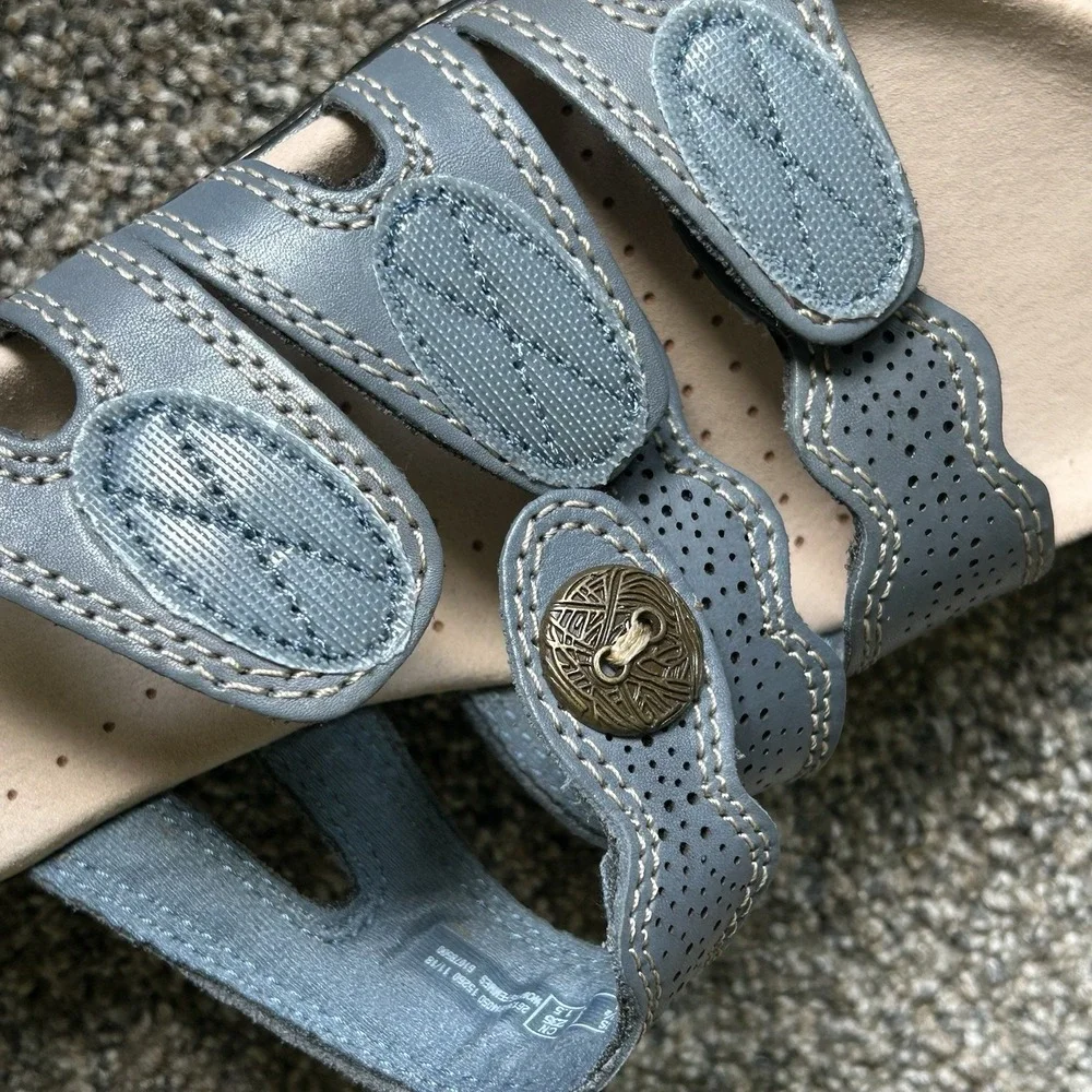 NIB Clarks Collection Leisa Grace - Size 7.5 -Denim Blue/Grey Adjustable 3 Strap